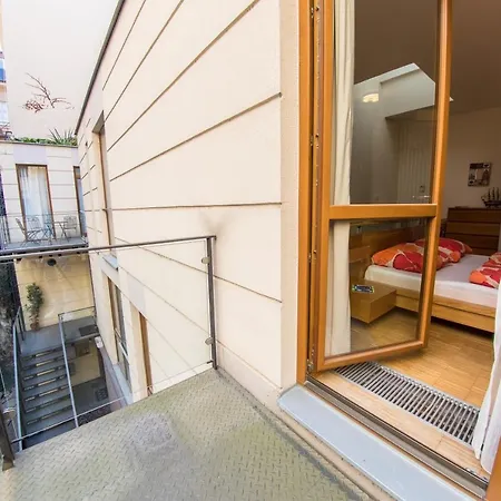 Romantic Duplex Loft In The Heart Of Daire Prag
